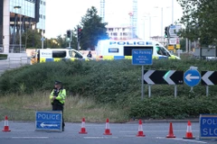 Cảnh sát Anh bao vây hiện trường. (Ảnh: CNN)