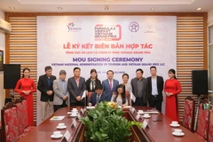 Quang cảnh lễ ký kết.