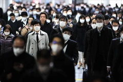 Người dân Nhật Bản giữa dịch COVID-19. (Ảnh: Anadolu)