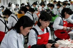 Công nhân tại khu công nghiệp Kaeseong, Triều Tiên. (Ảnh: Internet)