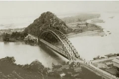 Cầu Hàm Rồng ngày ấy. (Ảnh: Internt)