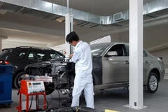 Kĩ thuật viên sửa chữa ôtô có tay nghề cao luôn thuận lợi khi tìm việc làm. (Ảnh: Internet)