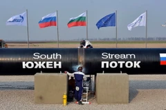 Các công nhân làm việc tại đoạn đường ống dẫn khí đốt Dòng chảy Phương Nam qua Bulgaria ngày 31/11/2013. (Nguồn: AFP/TTXVN)