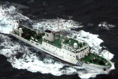 Tàu hải giám Trung Quốc tại vùng biển gần đảo tranh chấp Điếu Ngư/Senkaku ngày 23/4. (Nguồn: AFP/TTXVN)