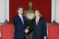 Ông Nguyễn Văn Bình, Ủy viên Bộ Chính trị, Trưởng ban Kinh tế Trung ương tiếp ông Takehiko Nakao, Chủ tịch Ngân hàng phát triển Châu á (ADB). (Ảnh: Phạm Kiên/TTXVN)