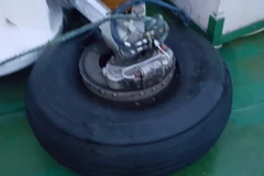 Mảnh vỡ của máy bay CaSa-212 số hiệu 8983. (Ảnh: Hồng Pha/TTXVN phát)