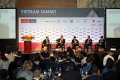 Các doanh nghiệp trong nước và quốc tế giao lưu tại Hội nghị. (Ảnh: Thanh Vũ/TTXVN)