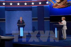 Hai ứng cử viên trong cuộc tranh luận trực tiếp cuối cùng. (Nguồn: AFP/TTXVN)