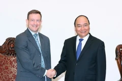 Thủ tướng Nguyễn Xuân Phúc tiếp Đại sứ Pháp tại Việt Nam Bertrand Lortholary đến chào xã giao nhân dịp nhận nhiệm kỳ công tác tại Việt Nam. (Ảnh: Thống Nhất/TTXVN)