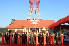 Quang cảnh lễ cắt băng khánh thành và bàn giao Công trình. (Ảnh: Phạm Kiên/Vietnam+)