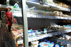 Hàng hóa bày bán tại một siêu thị ở Saint Petersburg (Nga) ngày 7/8/2014. (Nguồn: AFP/TTXVN)