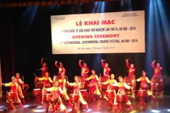 Màn biểu diễn khai mạc liên hoan. (Ảnh: Mỹ Bình/Vietnam+)