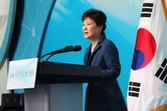 Tổng thống Park Geun-hye phát biểu tại một buổi lễ ở Busan, Hàn Quốc, ngày 27/10.EPA/ (Nguồn: YONHAP/TTXVN)