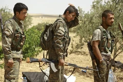 Lực lượng SDF tuần tra tại thị trấn Manbij ngày 10/6. (Nguồn: AFP/TTXVN)