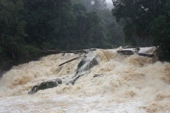 Lũ tại tỉnh lộ 676. (Ảnh: Hồng Điệp/TTXVN)