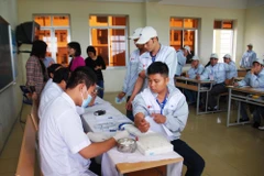 Lao động khám sức khỏe trước khi đi làm việc ở nước ngoài. (Ảnh minh họa: PV/Vietnam+)