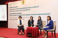Công bố kết quả khảo sát đời sống gia đình công nhân lao động và tình hình hỗ trợ nuôi con bằng sữa mẹ tại nơi làm việc. (Ảnh: PV/Vietnam+)