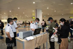 Lao động đi làm việc ở nước ngoài sẽ tạm dừng xuất cảnh đến hết ngày 30/4. (Ảnh minh họa: TTXVN)