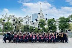 Các tân cử nhân Trường Đại học VinUni trong lễ tốt nghiệp. (Ảnh: PV/Vietnam+)