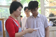 Thí sinh dự thi môn Ngữ văn. (Ảnh: PV/Vietnam+)