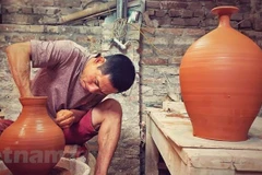 [Video] Chân dung 'nghệ nhân gàn dở' của làng gốm Bát Tràng