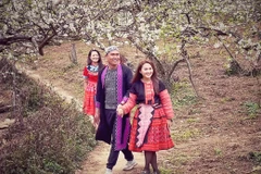 [Photo] Xuân mới trên cao nguyên Mộc Châu với các cô gái Thái