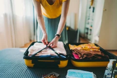 Những chiếc vali phải khép lại suốt "4 mùa COVID" ở Việt Nam. (Ảnh minh họa: CTV/Vietnam+)