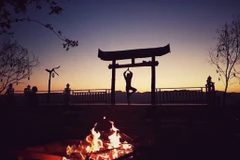 [Photo] Hoàng hôn tuyệt đẹp trên những đỉnh núi mờ khói sương