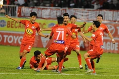 Các cầu thủ Hoàng Anh Gia Lai trong trận thắng Cần Thơ ở vòng 5 V-League 2017. (Ảnh: Dư Toán/TTXVN)