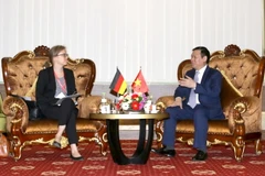 Phó Thủ tướng Vương Đình Huệ, Trưởng Ban Chỉ đạo Tây Nam bộ tiếp bà Luisa Bergfeld, Bí thư thứ nhất, Tham tán Phát triển Đại sứ quán Đức. (Ảnh: Thanh Vũ/TTXVN)