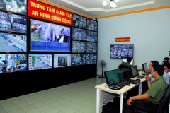 Trung tâm giám sát camera an ninh công cộng của Công an Quận 5, Thành phố Hồ Chí Minh. (Ảnh: Mạnh Linh/TTXVN)