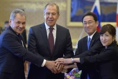 Các ngoại trưởng và bộ trưởng quốc phòng hai nước Nga, Nhật Bản tại cuộc gặp ở Tokyo. (Nguồn: AFP/TTXVN)