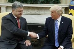 Tổng thống Mỹ Donald Trump gặp người đồng cấp Ukraine Petro Poroshenko tại Nhà Trắng. (Nguồn: AP)
