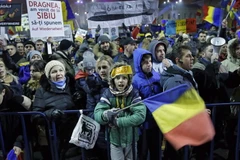 Biểu tình phản đối Chính phủ tại thủ đô Bucharest ngày 5/2. (Nguồn: EPA/TTXVN)