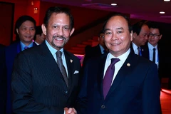 Thủ tướng Nguyễn Xuân Phúc hội kiến Quốc Vương Brunei Hassanal Bolkiah. (Ảnh: Thống Nhất/TTXVN)