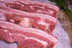 Các doanh nghiệp bán lẻ cam kết đẩy mạnh tiêu thụ thịt lợn