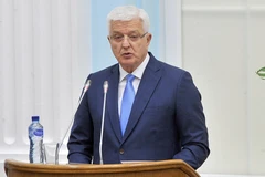 Thủ tướng Montenegro Dusko Markovic phát biểu tại phiên họp Quốc hội Montenegro tại Cetinje ngày 28/4. (Nguồn: EPA/TTXVN)