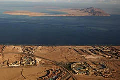 Hai đảo Tiran và Sanafir (phía trên) ở Biển Đỏ. (Nguồn: AFP)