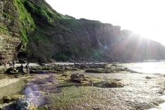 Một góc khu hang Câu, đảo Lý Sơn, tỉnh Quảng Ngãi. (Ảnh: Phước Ngọc/TTXVN)