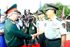 Thượng tướng Nguyễn Chí Vịnh, Thứ trưởng Bộ Quốc phòng đón Đoàn đại biểu Trung Quốc do Thượng tướng Phạm Trường Long dẫn đầu sang dự Giao lưu hữu nghị Quốc phòng biên giới Việt Nam-Trung Quốc lần thứ 4. (Ảnh: An Đăng/TTXVN)