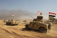 Các lực lượng Iraq tiến vào làng al-Ayadieh, phía bắc khu vực Tal Afar trong chiến dịch giải phóng khu vực này từ phiến quân IS ngày 28/8. (Nguồn: AFP/TTXVN)
