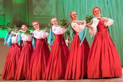 Các nghệ sỹ múa của đoàn nghệ thuật múa hàn lâm quốc gia Nga Beryozka. (Nguồn: cyprus-mail.com)