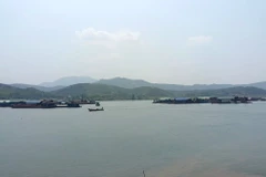 Hút cát "tận diệt" trên sông Đà qua Hòa Bình: Dân bức xúc chặn xe tỉnh