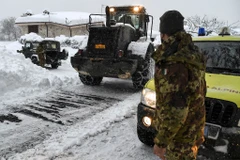 Binh sỹ Italy được triển khai tại vùng bị động đất. (Nguồn: AFP)