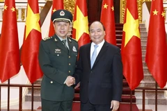 Thủ tướng Nguyễn Xuân Phúc, Ủy viên Bộ Chính trị, Thủ tướng Chính phủ tiếp Thượng tướng Phạm Trường Long, Ủy viên Bộ Chính trị, Phó Chủ tịch Quân ủy Trung ương Trung Quốc. (Ảnh: Thống Nhất/TTXVN)
