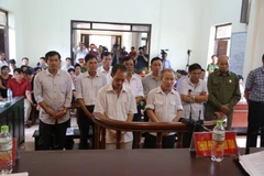 Các bị cáo tại phiên tòa. (Ảnh: Nguyễn Văn Cảnh/TTXVN)