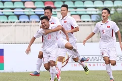 Cầu thủ U18 Việt Nam vui mừng sau khi ghi bàn thắng vào lưới U18 Indonesia. (Nguồn: Zing.vn)