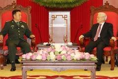 Tổng Bí thư Nguyễn Phú Trọng , Bí thư Quân ủy Trung ương tiếp Thượng tướng Phạm Trường Long, Ủy viên Bộ Chính trị, Phó Chủ tịch Quân ủy Trung ương Trung Quốc. (Ảnh: Trí Dũng/TTXVN)