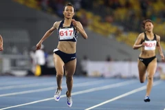 Vận động viên Lê Tú Chinh (số 617-Việt Nam) bứt phá về đích đoạt huy chương vàng ở SEA Games 29. (Ảnh: Quốc Khánh/TTXVN)