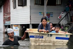 Cảnh ngập lụt tại một ngôi làng ở tỉnh Nakhon Si Thammarat, miền nam Thái Lan ngày 8/1/2017. (Nguồn: EPA/TTXVN)